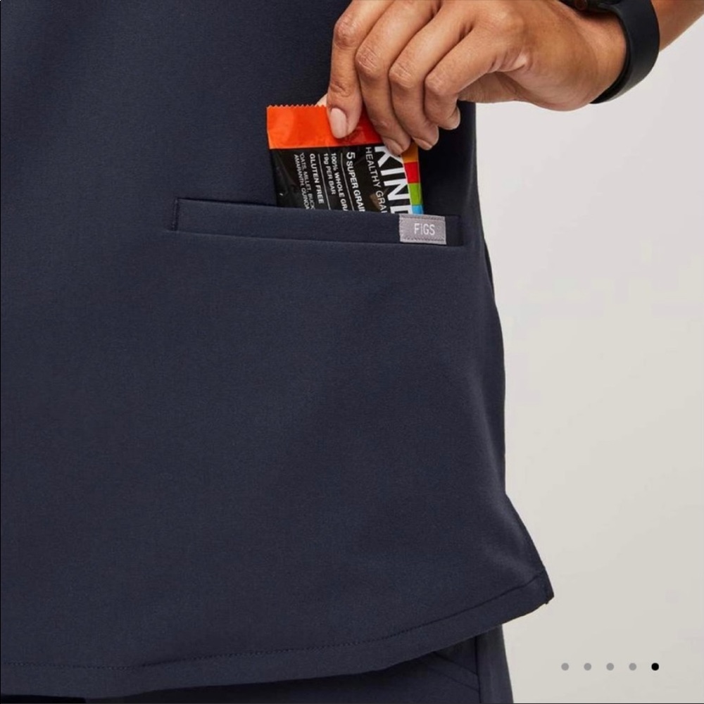 FIGS Casma Top in Quiet Navy